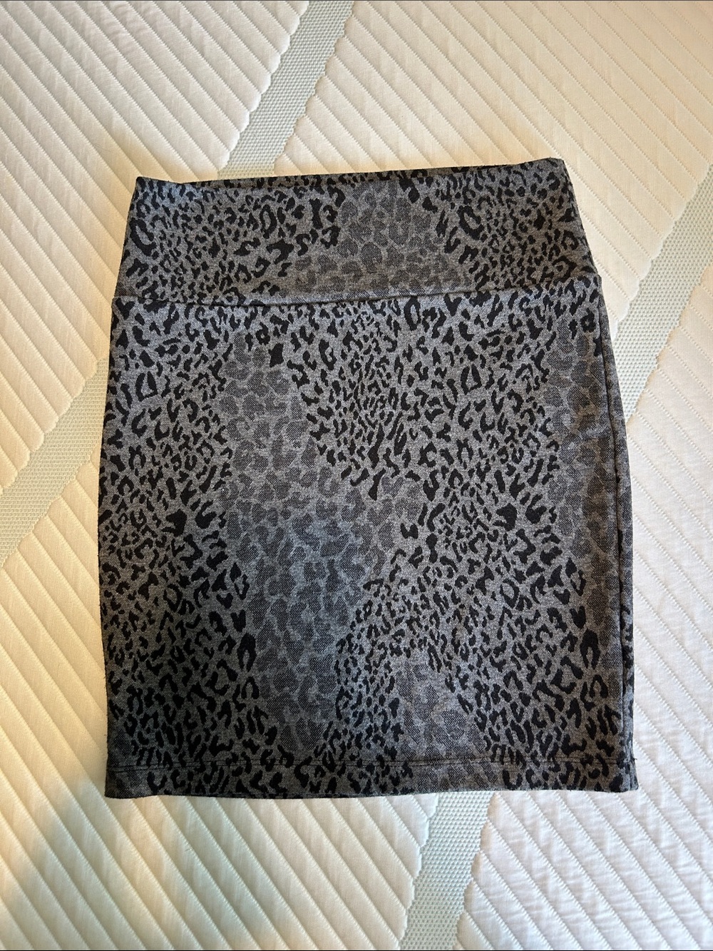 Decree Gray Animal-Print Pencil Skirt small